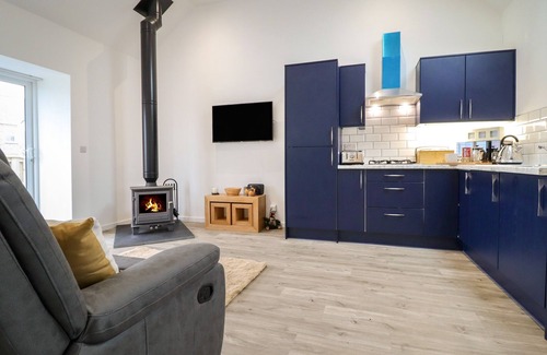 Llangefni Cottage | 3 MOUNTAIN VIEW, pet friendly, character holiday cottage in Llangefni