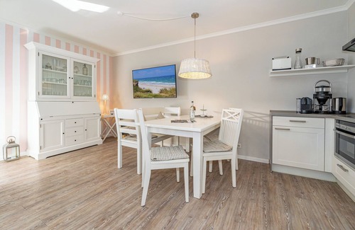 Wenningstedt-Braderup Apartment | 3-room vacation apartment with terrace - only 150 meters to the beach.