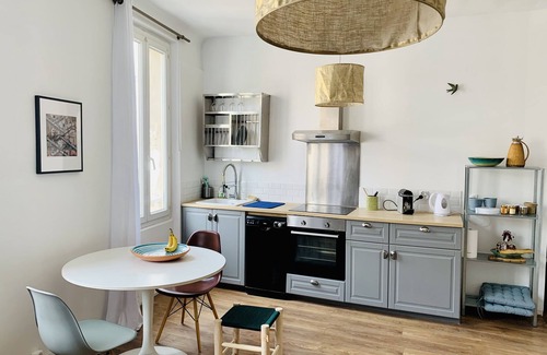 Palais de justice Apartment | 3 rooms in Saint Victor, Vieux Port.