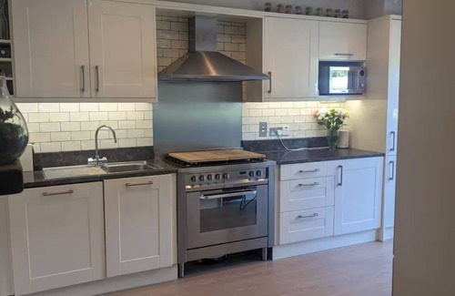 Malahide House | 3 storey townhouse in lush green private estate