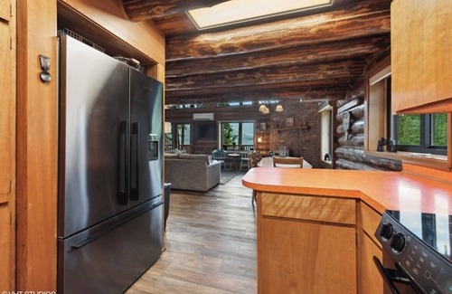 Troy Cabin | 3-Story Lake-Front Log Home with Private Beach Access on Bull Lake, MT