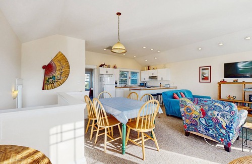 Newport House | 3 stunning water-view homes 1 block from beach with new hot tub-walk to Coast St