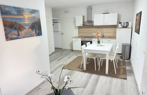 Herne Apartment | #3 Top room: central & comfortable, shared bathroom