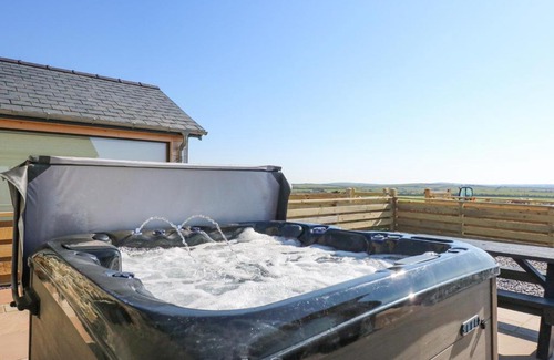 Holyhead House | 3 Trem y Mor