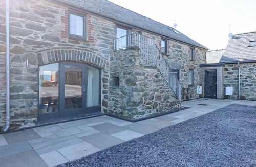 Holyhead House | 3 Trem y Mor