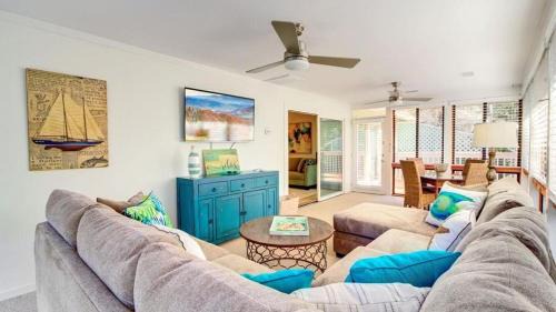 Twin Oaks House | 3 Twin Oaks Lane by AvantStay Beach Access Sunroom Great Location