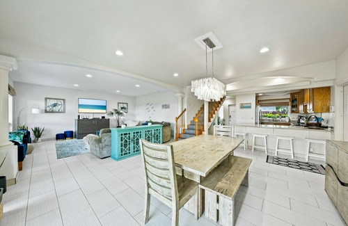 Hauula House | 30 day Perfect “BEACHFRONT “ Getaway! Steps to the beach through the backyard