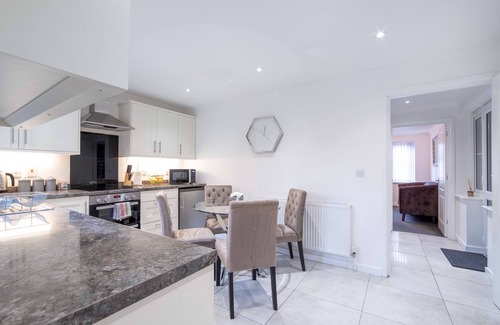 Peterborough House | š„30% OFF 28+ nights stays - Large 4 bedroom close to town w/Parkingš„