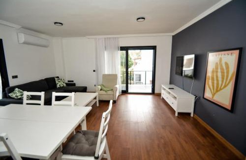 Turgutreis Apartment | 300m to Beach 2 Bedroom Upstairs Flat with Pool B2 - Yeni Dünya Bodrum