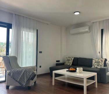 Turgutreis Apartment | 300m to Beach 2 Bedroom Garden Floor Flat with Pool A1 - Yeni Dünya Bodrum