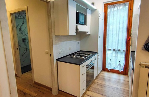 Montegrino Valtravaglia Apartment | 3½-zimmer-wohnung in Einer Gepflegten Residenz mit Pool und Tennisplatz