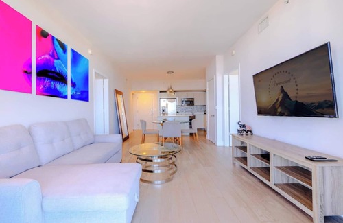 Hallandale Beach Apartment | 31st Floor-Water View Apartment-Prime Location