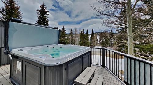 Corinthian Hills House | 33 Corinthian Circle