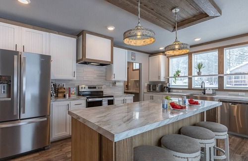 Rea House | 35mins from West Yellowstone, Partial A/C, Hot Tub, Foosball