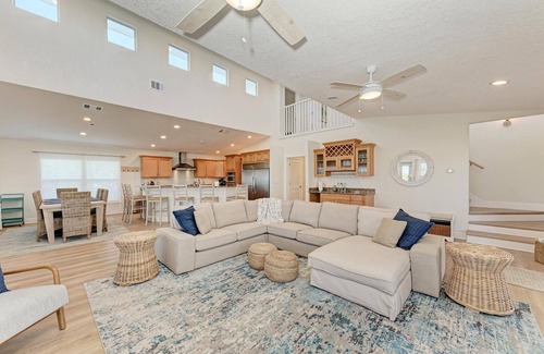 Placida House | 360* Views at "LGI Paradise" ~ Screened Porch w/Hot Tub, Golf Cart included