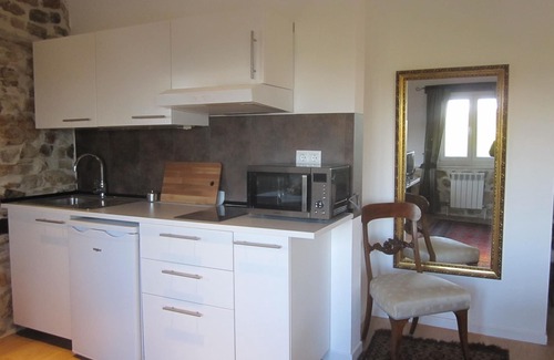 Meruelo Apartment | 36m2 studio with kitchenette, balcony, garden between Bilbao and Santander