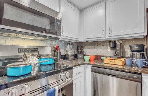 Downtown Branson Condo | 384 Creekside walk to landing, convention center