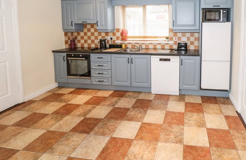 Ballina Cottage | 39 QUIGNALECKA, family friendly in Ballina, County Mayo