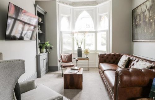 South Cliff House | 39 West Street