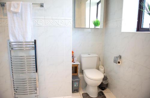 Low Moor Apartment | 3bed Contractor, Wifi,2 Free parking space