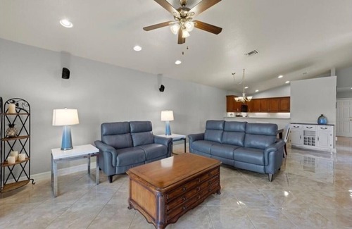 Botanica Lakes House | 3Beds and 2Baths Beautiful and Comfort Home for Your Vacation.