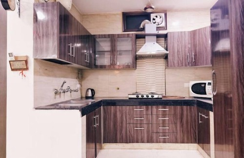 Lajpat Nagar Apartment | 3BHK-Park Facing! Lajpat Market! by HostMyStaynn