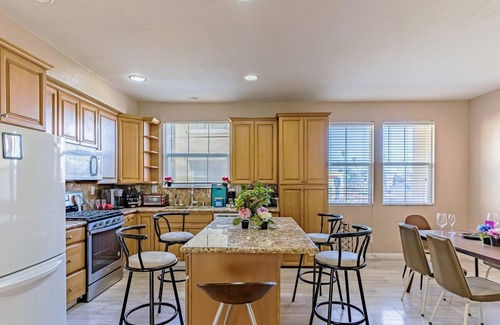 National City House | 3BR/2.5Bth Spacious, Garage 9 Mins to SD Downtown