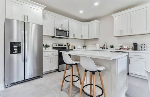 Westminister House | 3BR 2BA Modern Minimalist Waterfront Haven