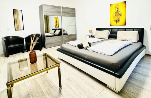 Grinzing Apartment | 3BR Apartment for 9P, 10Min to FAC Platz