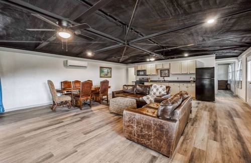 Paluxy Cabin | 3BR Country Getaway Patio Nature Views
