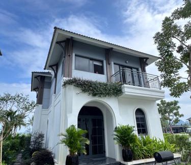 Van Don Villa | 3BR Sonasea Villa - Casa Retreat Van Don