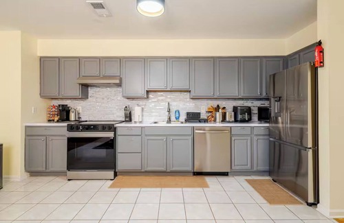 Elizabeth House | 3BR Stay for Crews & Families