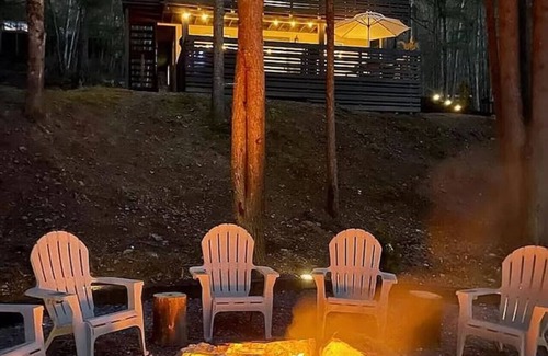 Sevierville Cabin | 3BR w/Hot Tub+Firepit*Fireplace* Privacy + Quiet!