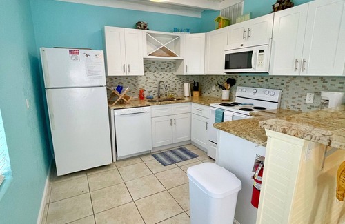 Port Canaveral Cottage | 3BR w/pool, Walk to Beach, Cozy Family Cottage