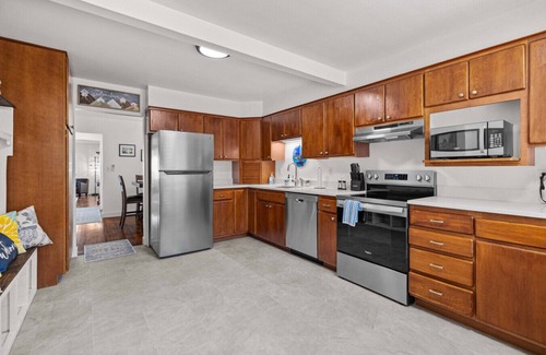 Port Angeles House | 3BR w/Views! Game Room*Fireplace*5 Mins to Pier