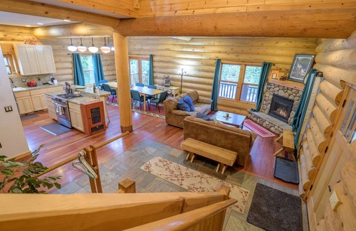 Government Camp Cabin | 3rd night FREE! stay before 09/28 close to lakes,hiking, skiing