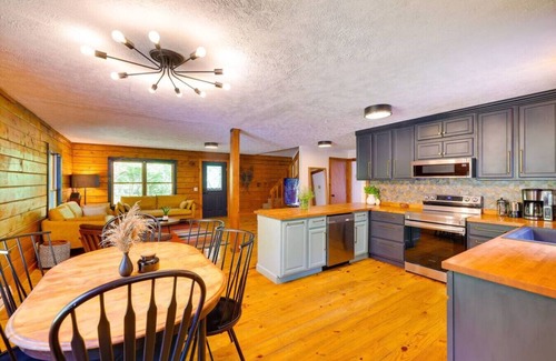 Canadensis Ski Chalet | 4 Acre Oasis: Heated Pool, Hot Tub & Gameroom