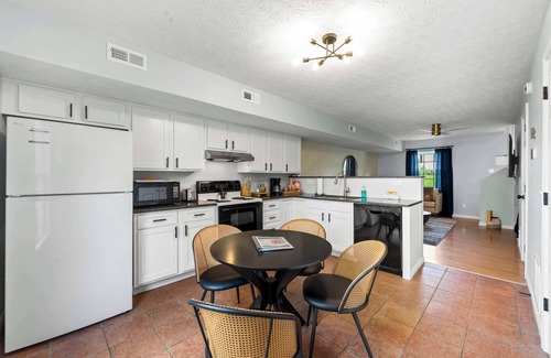 Williamstown Apartment | 4 apartments, 10 bedrooms! - 2 and a half Miles from Ark!