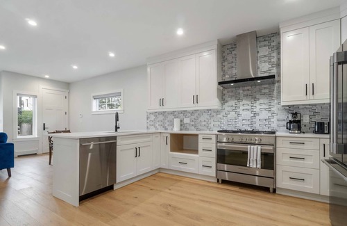 Ladner House | 4 BD Lovely Family home in Delta!