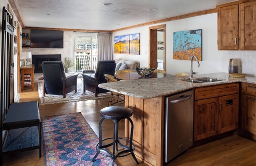 Crested Butte Condo | 4 BDRM, Mountain side, meticulously remodeled with heated outdoor pool, hot tub, and sauna. Short walk to chairlifts. Bus stop on-site