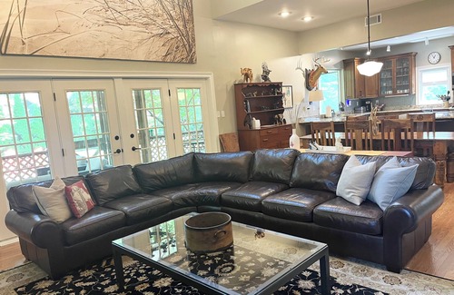Union Pier House | 4 bed/3 bath huge house, 1.5 blocks to beach/town, hot tub/game rm, dog friendly