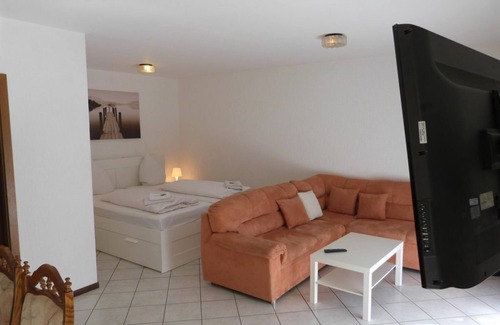 Mehring Bed & Breakfast | 4-bed apartment - Winzergasthof "Zum Kellerstübchen"