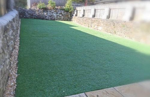 Cwmbrwla House | 4-Bed Contractor Home - Garden - Near M4 & City