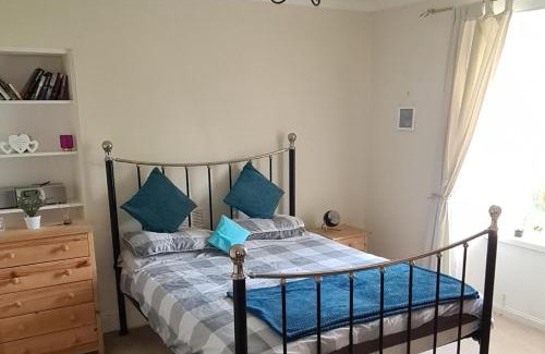 Campbeltown House | 4 Bed Cottage Sleeps 6-Pet-Friendly-Private Garden