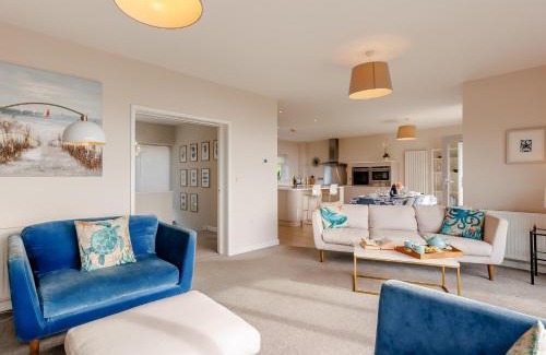 Aberdovey House | 4 Bed in Aberdovey DY041