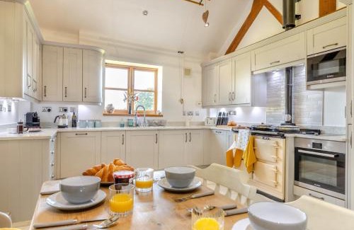 Narborough House | 4 Bed in Bishops Offley 93215