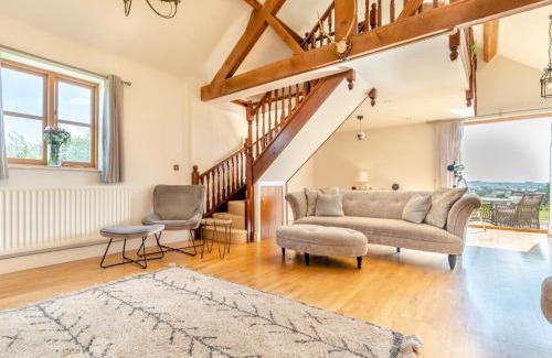 Narborough House | 4 Bed in Bishops Offley 93215