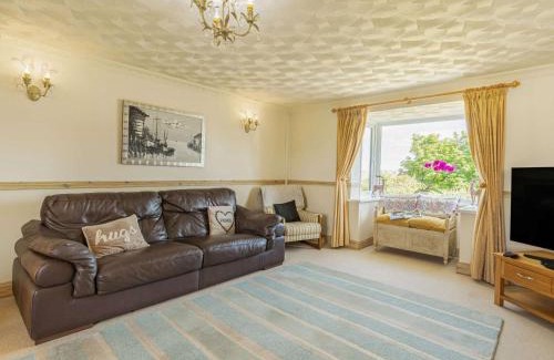 St Ishmaels House | 4 Bed in Broad Haven 88331