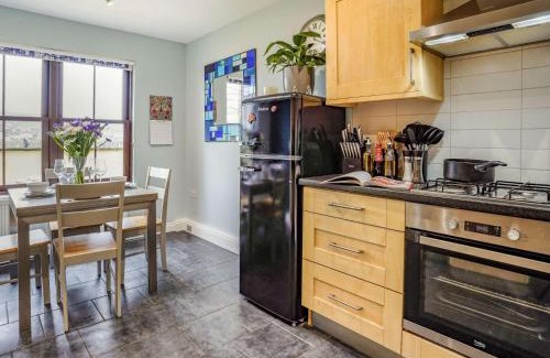 Burry Port House | 4 Bed in Burry Port 87048