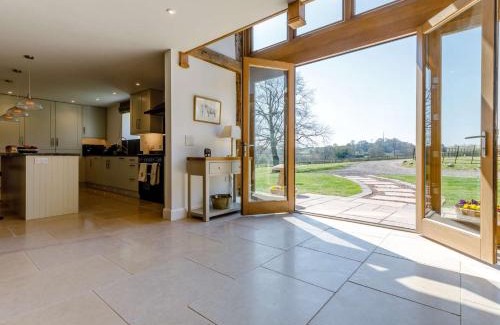 Moreton House | 4 Bed in Ledbury 60200